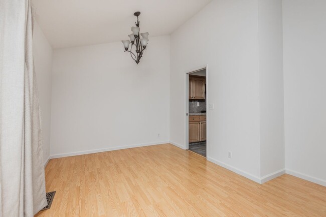 Building Photo - 1057 Iris Ave