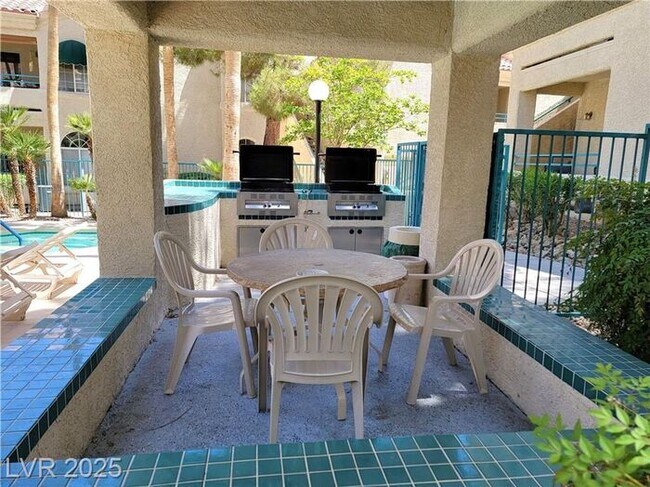 Building Photo - VERY DESIRABLE GREEN VALLEY 1ST FLOOR UNIT...