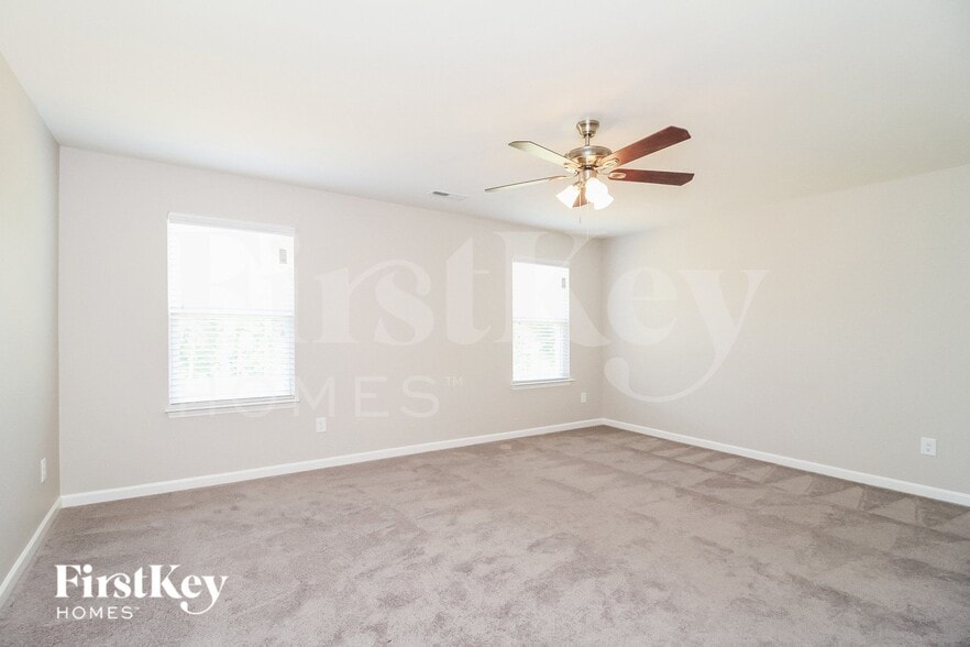 Building Photo - 1307 Red Deer Dr