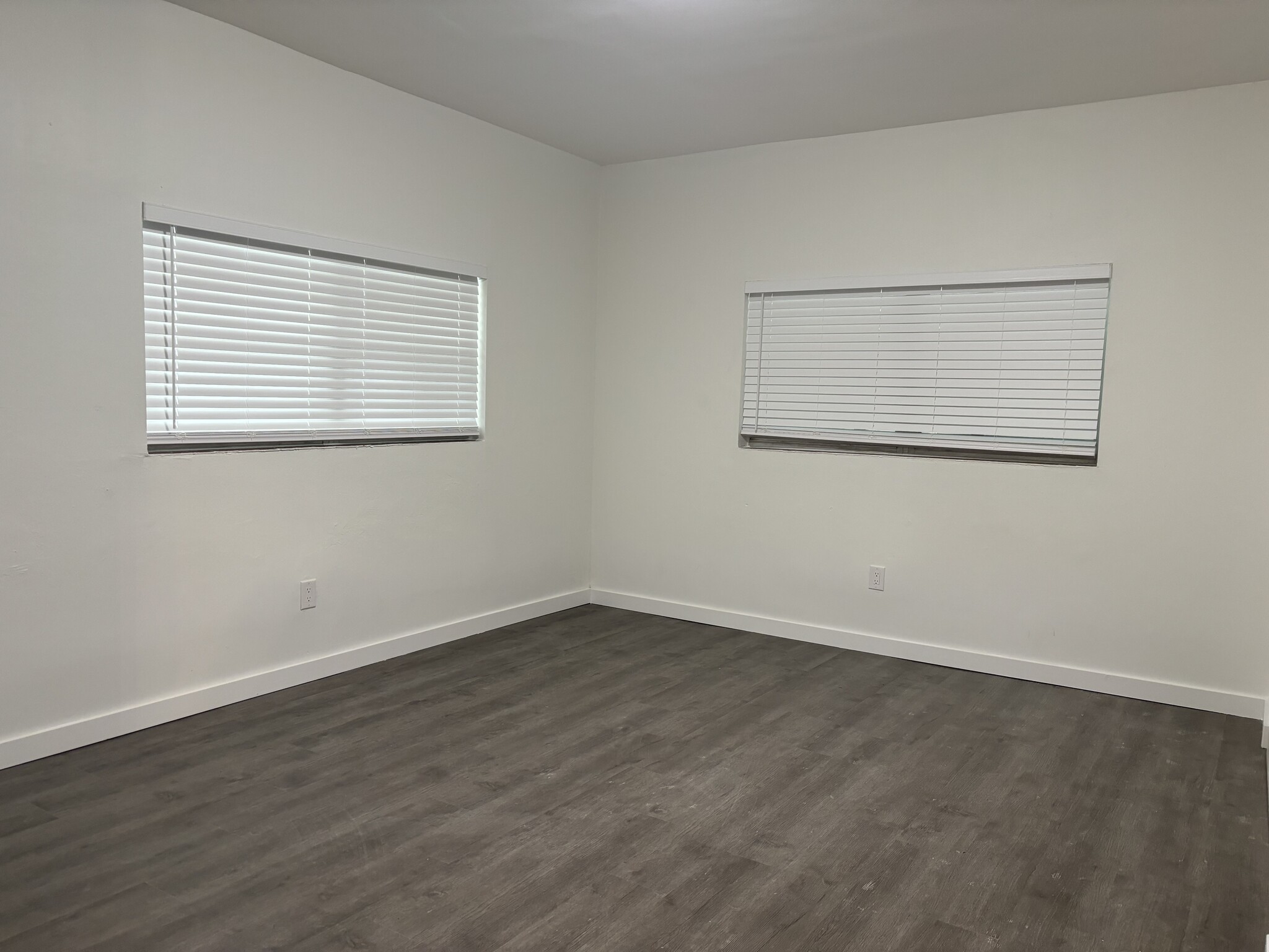 Building Photo - 15250 NE 8th Ave