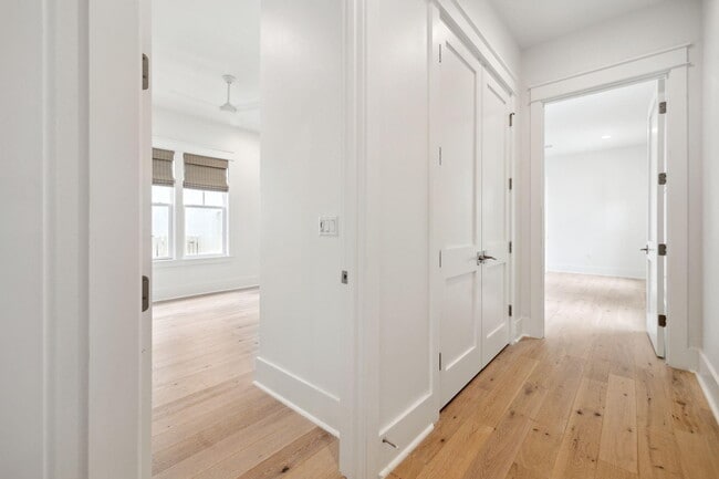 Building Photo - 91 Heartwood St