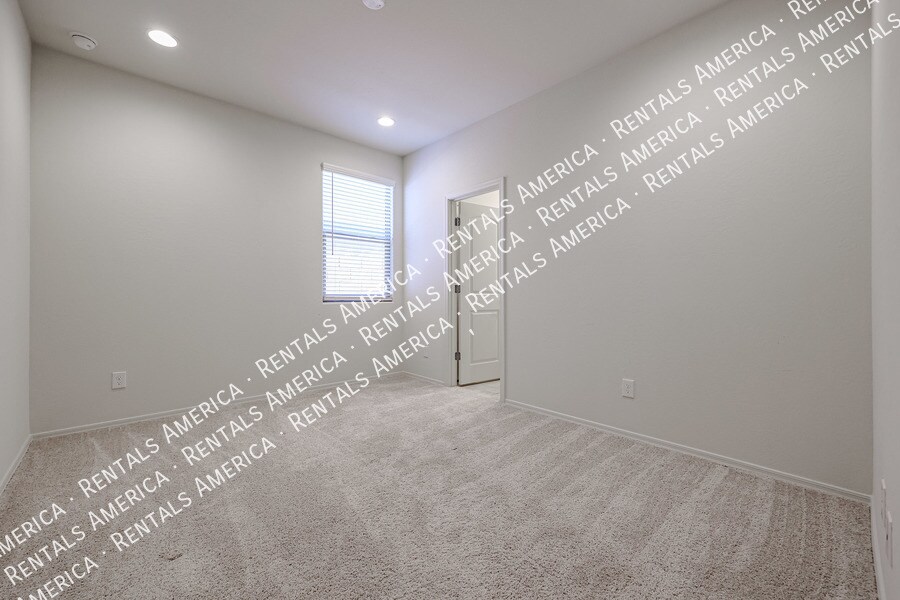Building Photo - 25334 N 163rd Dr