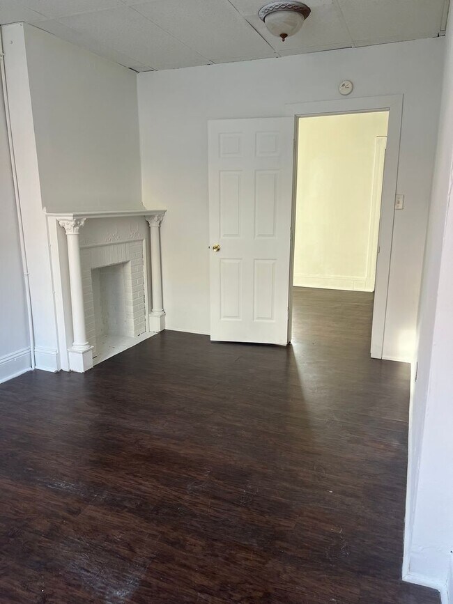 Building Photo - First-Floor Apartment Accepting Housing Vouchers - MOVE IN SPECIAL