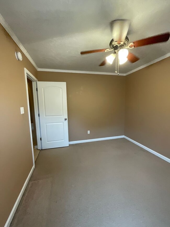 Building Photo - 110 Delia Dr