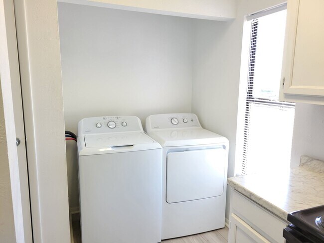 Building Photo - LUXURY LARGE UNIT IN EAST CLOVIS ALL NEW I...