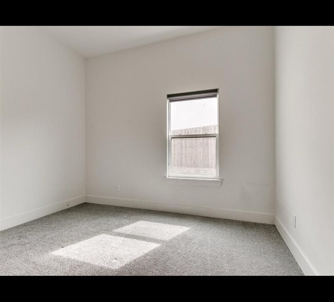 Building Photo - Gated Community - Beautiful, Spacious Home...