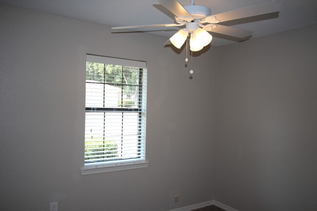 Building Photo - Coming Soon! 3 Bedroom 2 bathroom home in ...