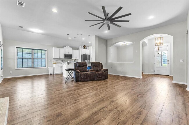 Building Photo - 816 Hedgefield Way