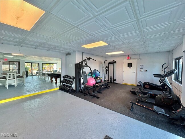 Building Photo - 2711 First St