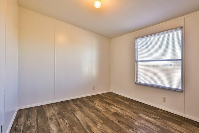 Building Photo - 140 Blessing Ln