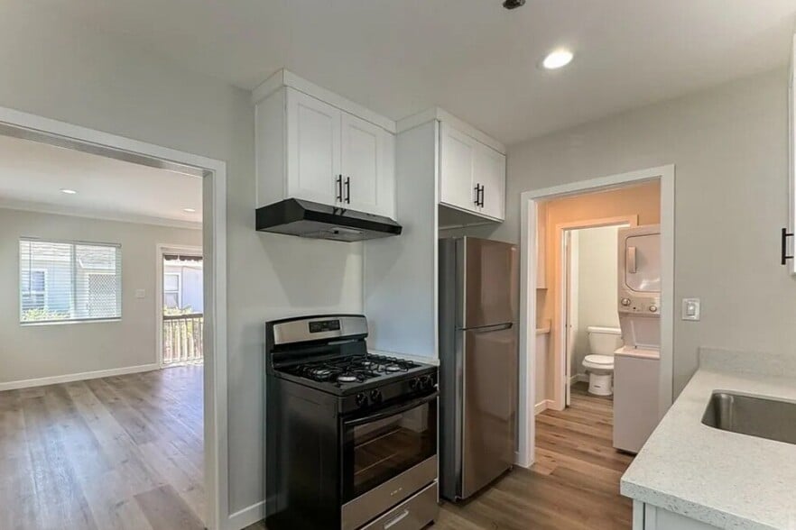 Building Photo - 133 Concord St