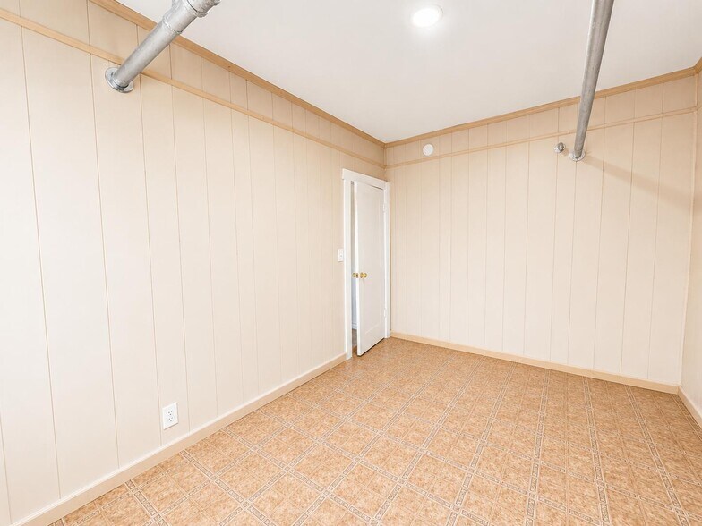 Building Photo - 2511 Cruger Ave
