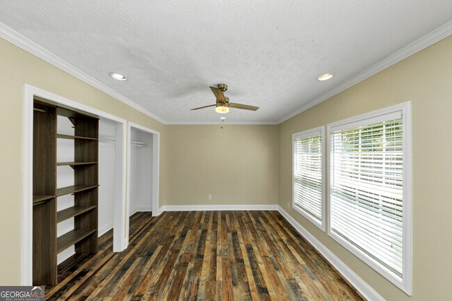Building Photo - 1810 Evans Dr SW