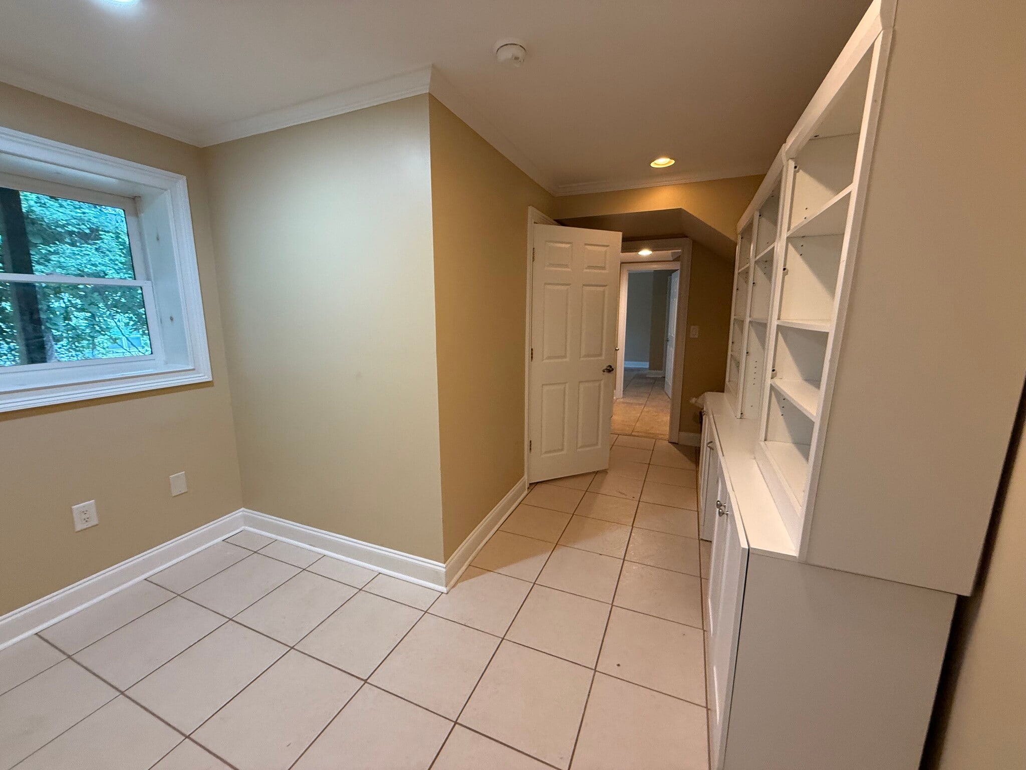 Building Photo - 1505 Hillcrest Dr