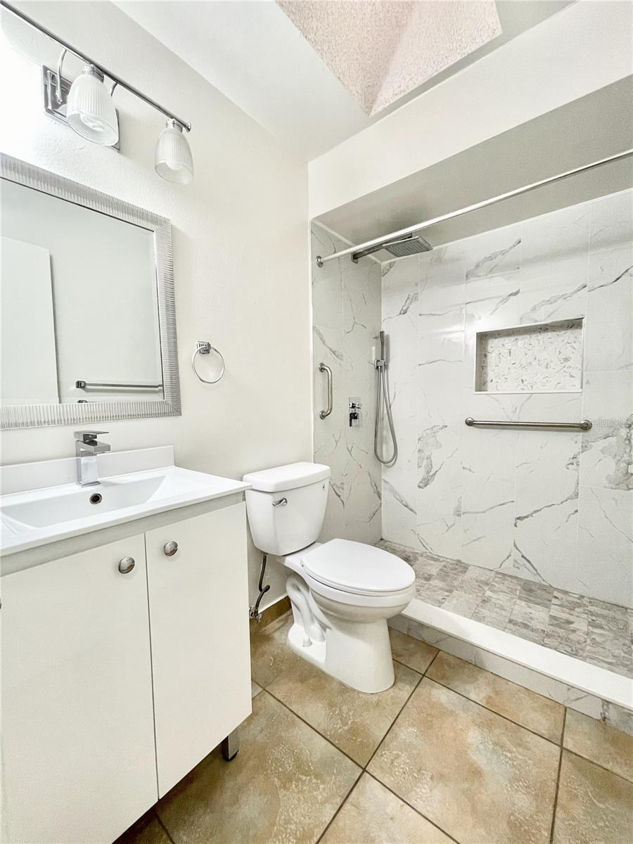 Building Photo - 9816 River Crest Ct