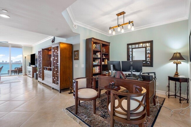 Building Photo - 2650 Lake Shore Dr