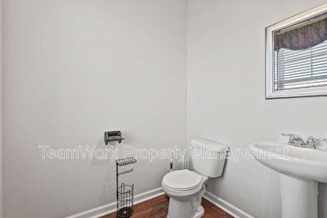 Building Photo - 413 Zenith Blvd