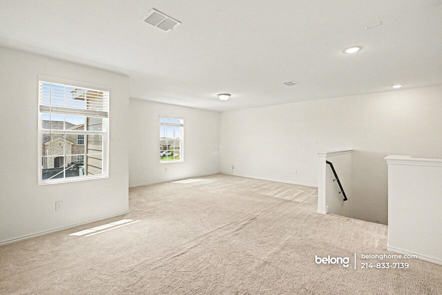 Building Photo - 1020 Valerian Dr