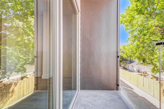 Building Photo - 5640 Dolores St