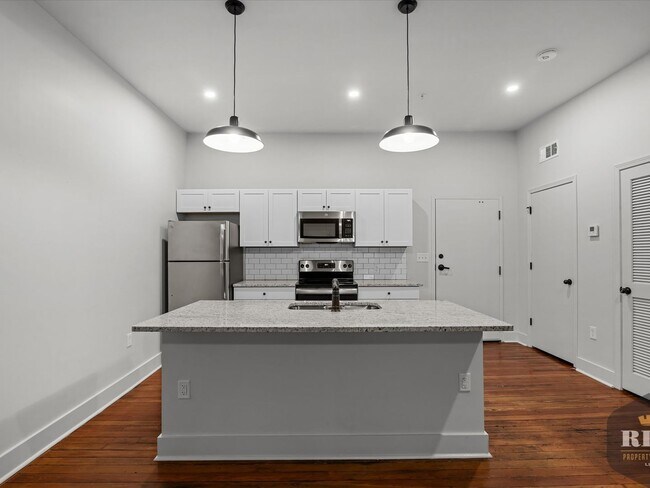 Building Photo - 212 Seventh St.