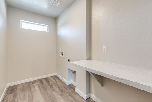 Building Photo - Roe Street Townhomes