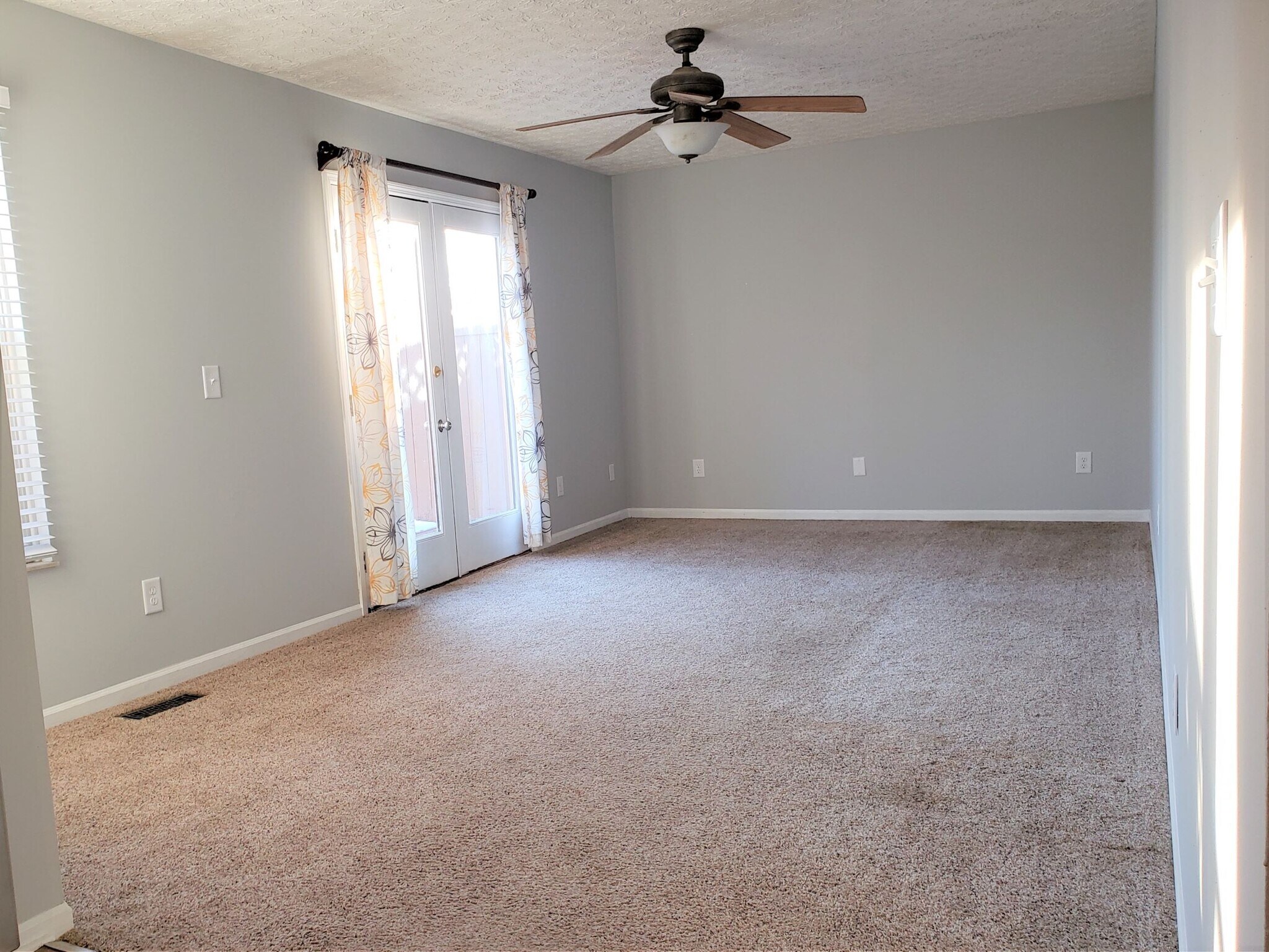 12 Jarrow Family Room sm - 2193 Jarrow Dr