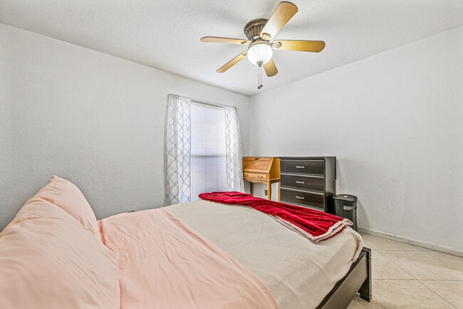 Building Photo - 1242 Wyndcliff Dr