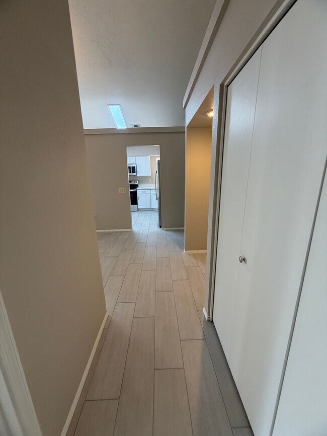 Building Photo - Newly Remodeled Glendale Home