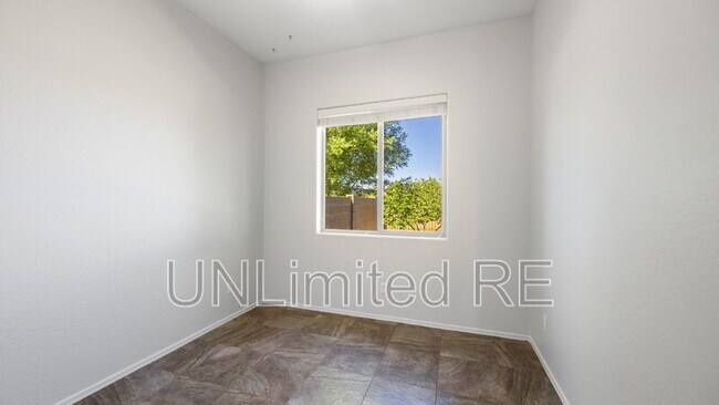 Building Photo - 6737 E Hetley Pl