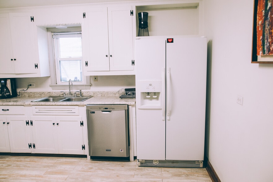 Building Photo - 1111 Rayon St