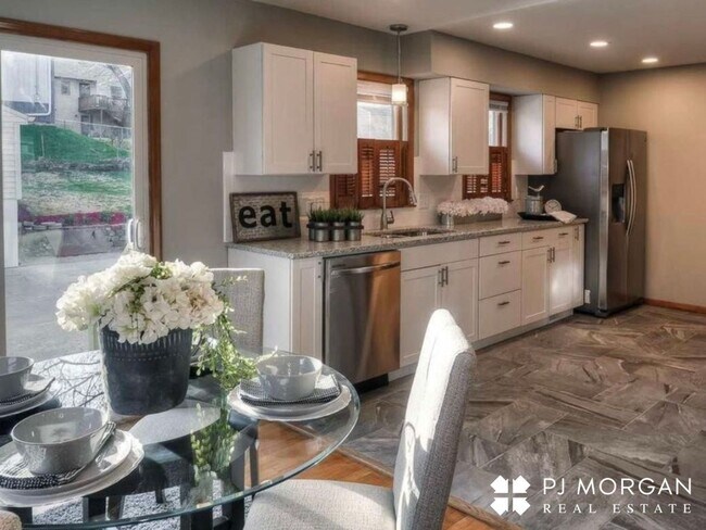 Building Photo - 4 bedroom, 3 Bathroom House