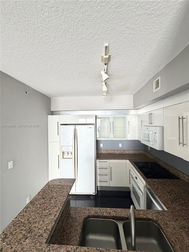 Building Photo - 335 S Biscayne Blvd