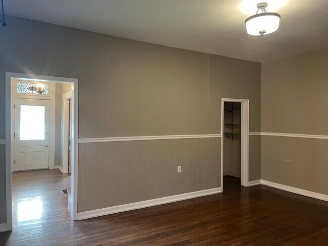 Building Photo - 2219 Scott St