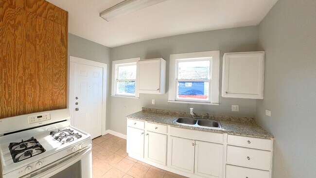 Building Photo - 538 Kayton Ave