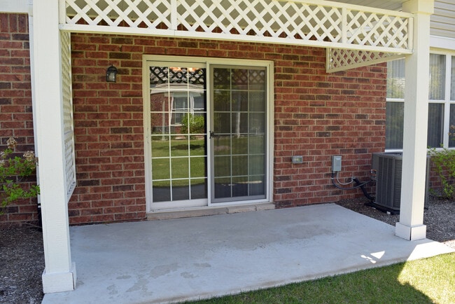 Building Photo - 3 Bedroom, 2 1/2 Bath, Townhouse w/ 2-Car Garage by Stoney Creek, Shelby Township