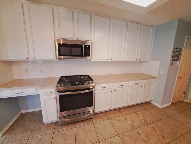 Building Photo - 3708 Bird House Dr