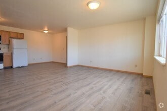 Building Photo - Beautiful 2 bedroom apartment with attache...