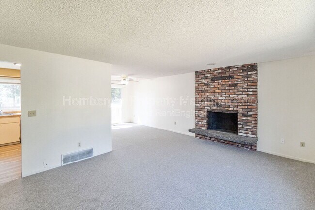 Building Photo - 10309 N Hooper Rd