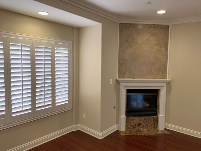 Living room - 8800 Etiwanda Ave