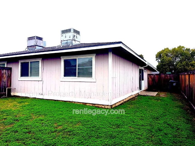 Building Photo - 2084 Quincy Ave