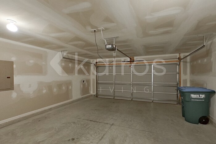 Building Photo - 105 Colonial Wy