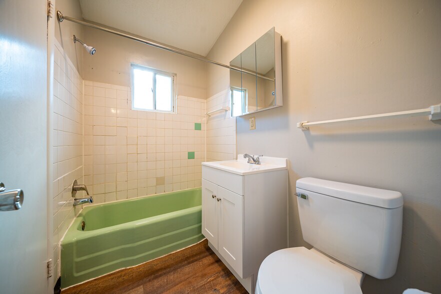 Building Photo - 467 Julien Ave