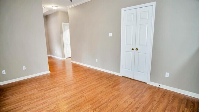 Building Photo - 2808 White Oak Ln