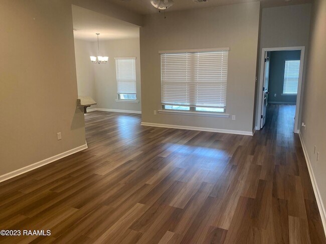 Building Photo - 204 Sparkling Meadows Ln