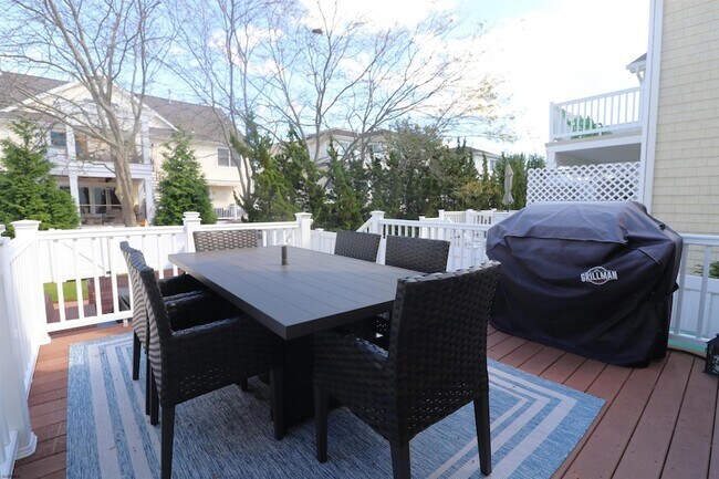 Building Photo - 213 N Jefferson Ave