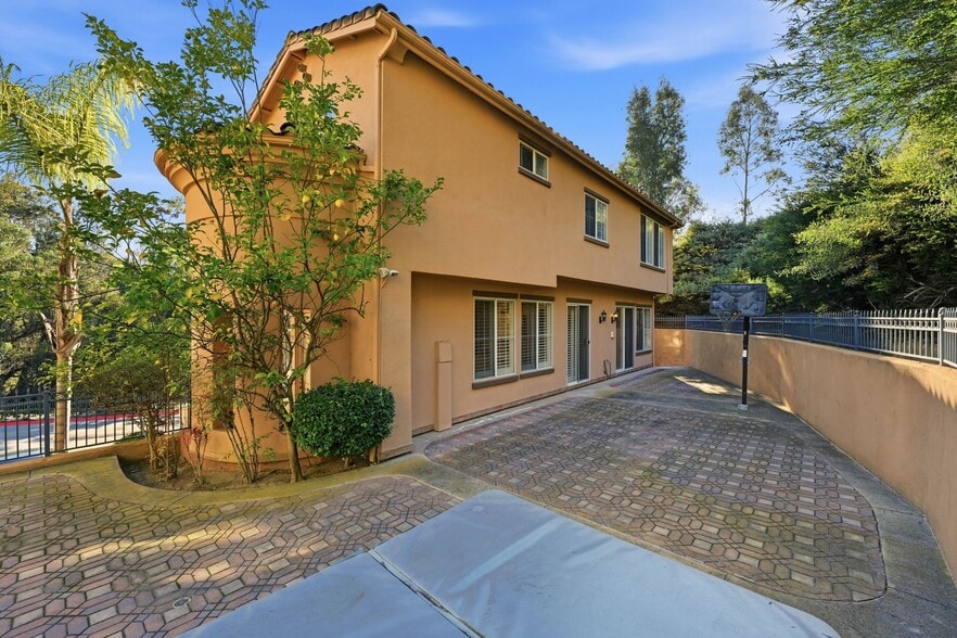 Building Photo - 8010 Gilman Ct
