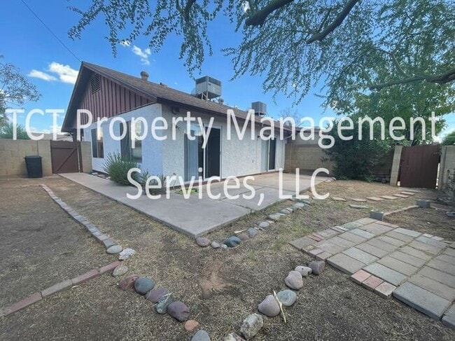 Building Photo - Private yard in the heart of Tempe!