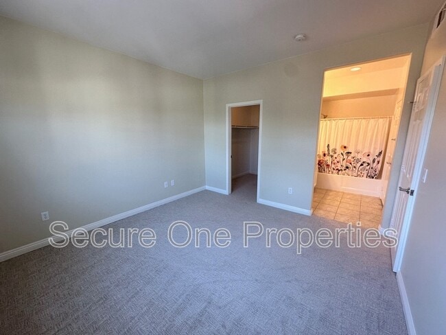 Building Photo - 208 Riverdale Ct