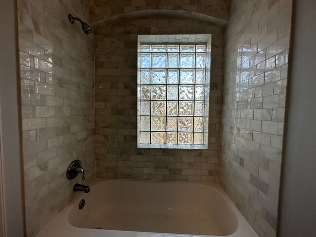 Building Photo - Charming 3 Bedroom/2.5 Bathroom Townhome in Fells Point, Baltimore, MD!