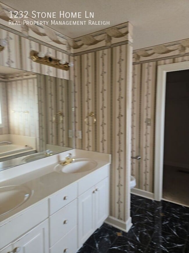 Building Photo - 1232 Stone Home Ln